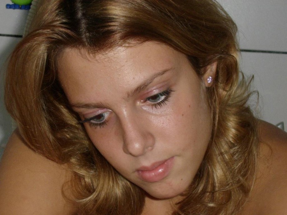 Young amateur girl like sucking