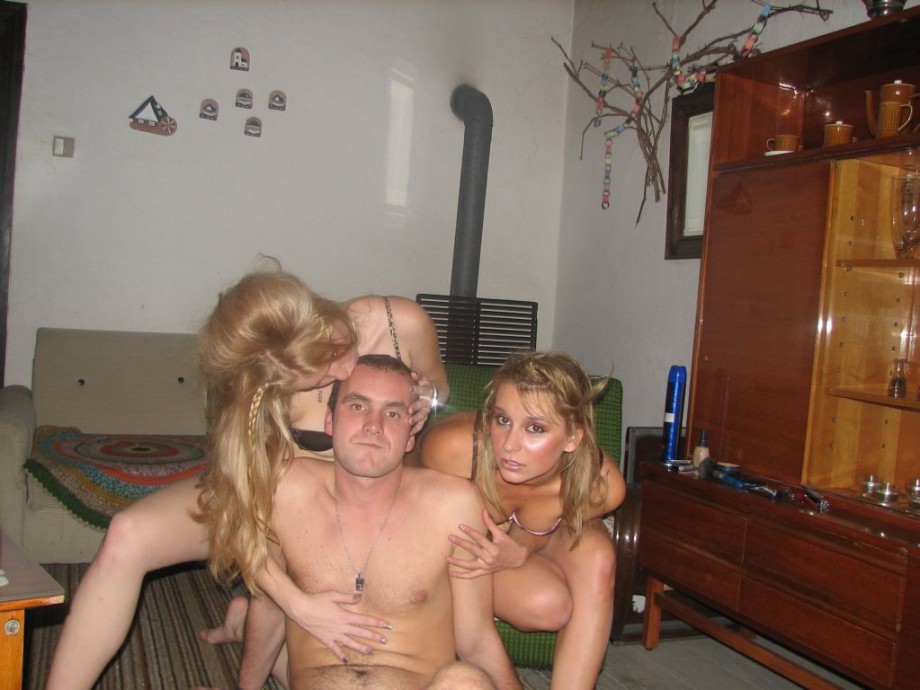 Stolen pics 04 - group of naked amateurs