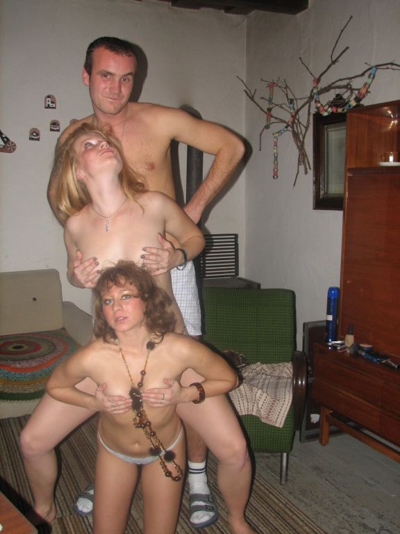 Stolen pics 04 - group of naked amateurs