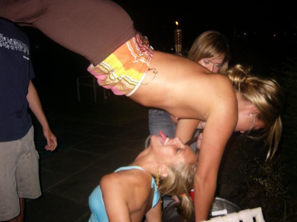 Young girls at party- drunk teenagers - amateurs pics 12