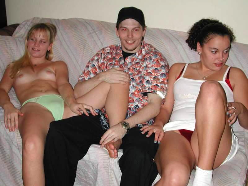 Young girls at party- drunk teenagers - amateurs pics 12