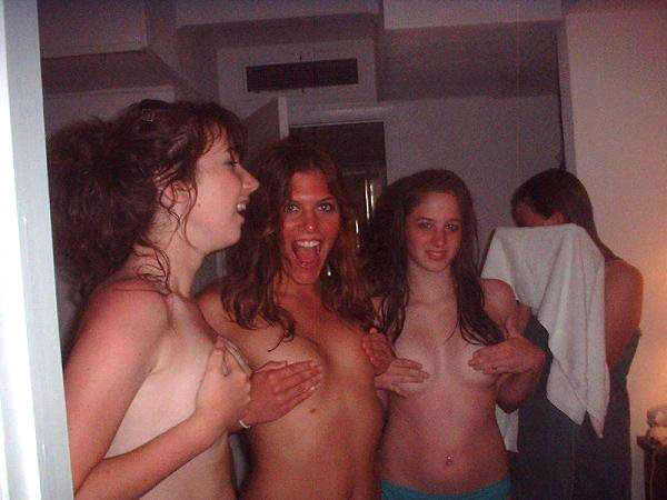 Young girls at party- drunk teenagers - amateurs pics 12