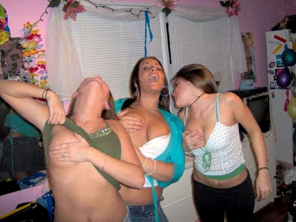 Young girls at party- drunk teenagers - amateurs pics 12