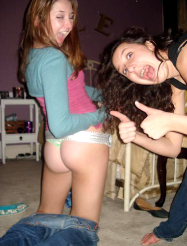 Young girls at party- drunk teenagers - amateurs pics 12