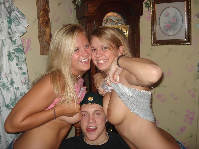 Young girls at party-  drunk teenagers - amateurs pics 13