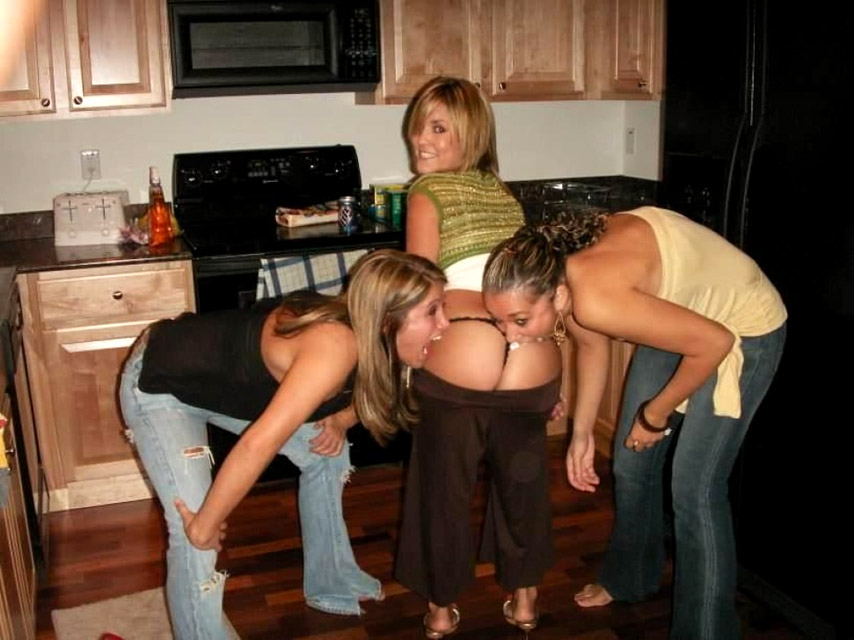 Young girls at party-  drunk teenagers - amateurs pics 13