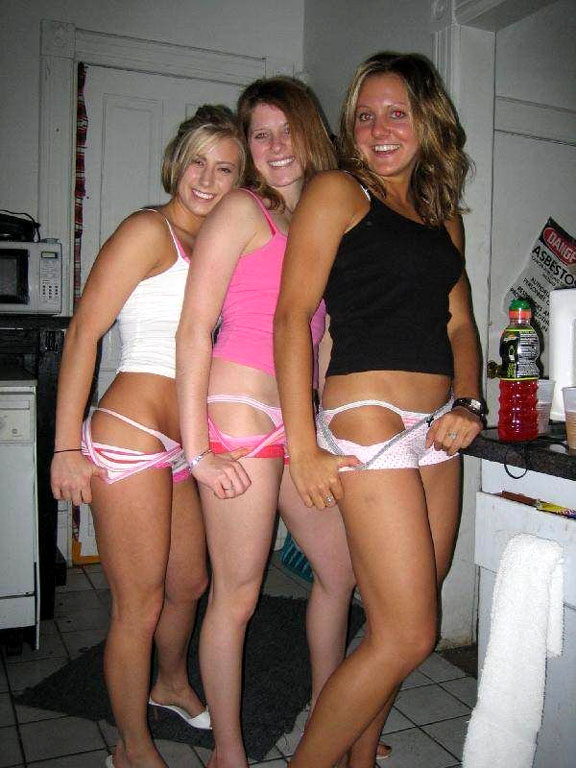 Young girls at party-  drunk teenagers - amateurs pics 13