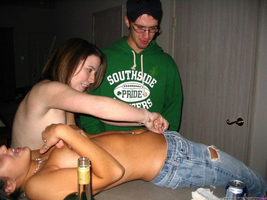 Young girls at party-  drunk teenagers - amateurs pics 13