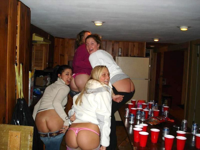 Young girls at party-  drunk teenagers - amateurs pics 13