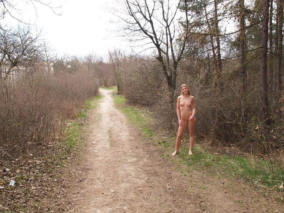 Young girl naked outdoor