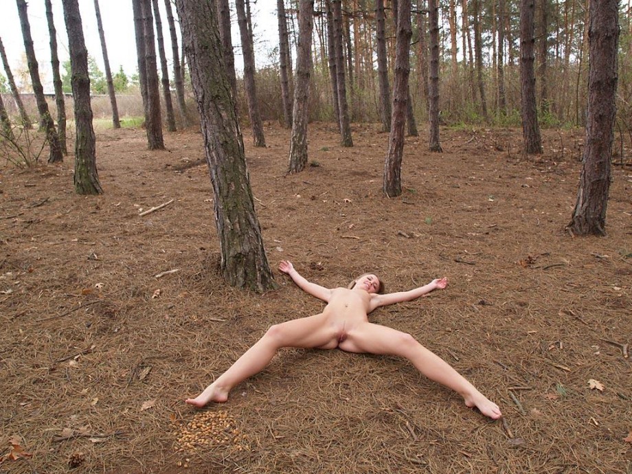 Young girl naked outdoor