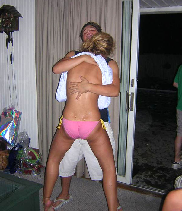 Young girls at party-  drunk teenagers - amateurs pics 14