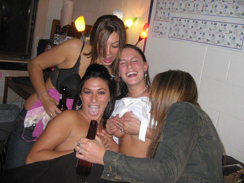 Young girls at party-  drunk teenagers - amateurs pics 14