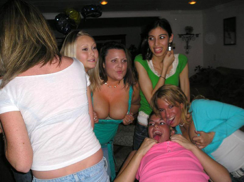 Young girls at party-  drunk teenagers - amateurs pics 14