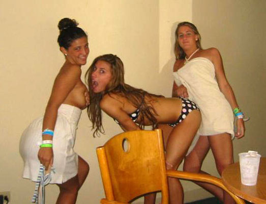 Young girls at party-  drunk teenagers - amateurs pics 14