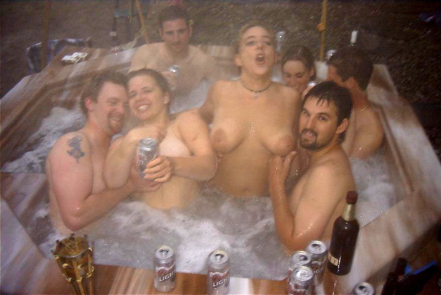 Young girls at party- drunk teenagers - amateurs pics 15