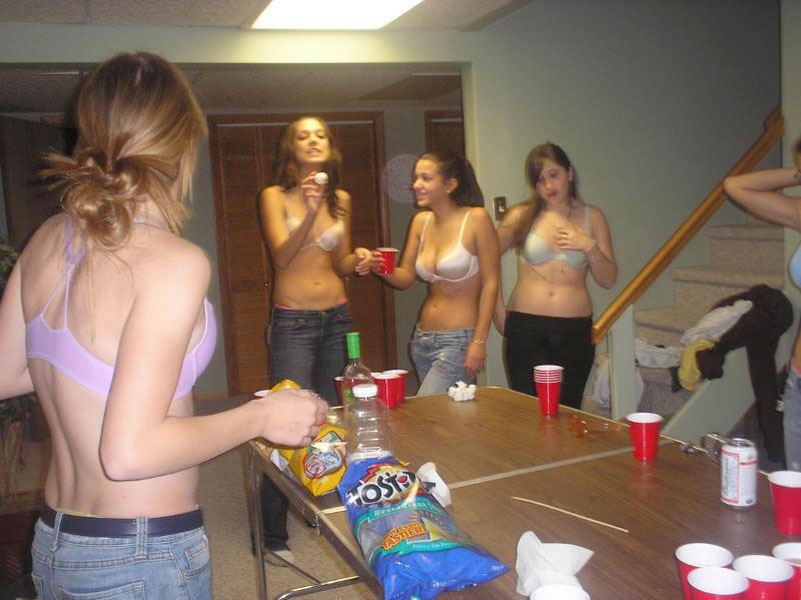 Young girls at party- drunk teenagers - amateurs pics 15