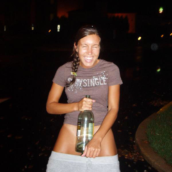 Young girls at party- drunk teenagers - amateurs pics 15