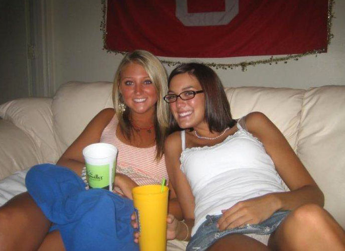 Young girls at party- drunk teenagers - amateurs pics 15