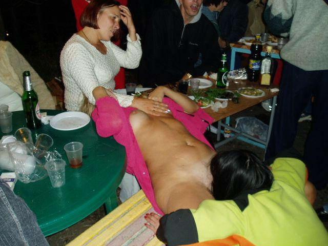 Night party - drunk teenagers - amateurs pics 01