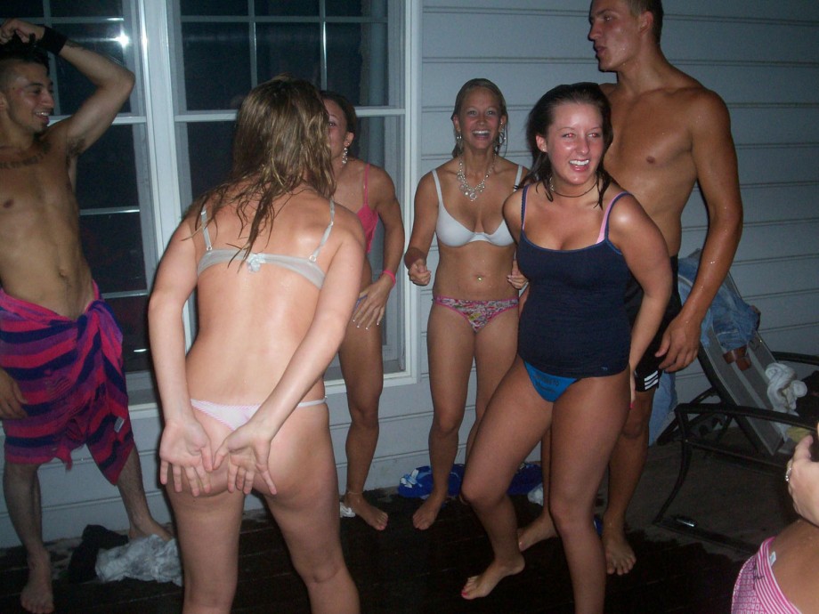 Young girls at party- drunk teenagers - amateurs pics 16 