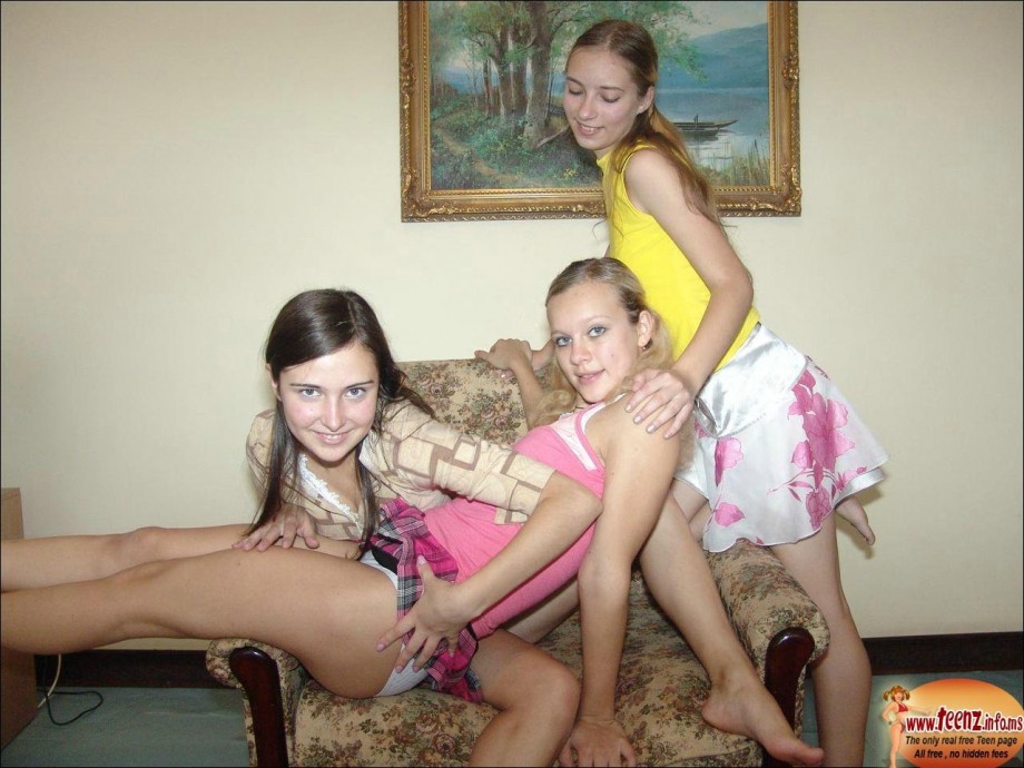 Secret! 3 young girls fun at home