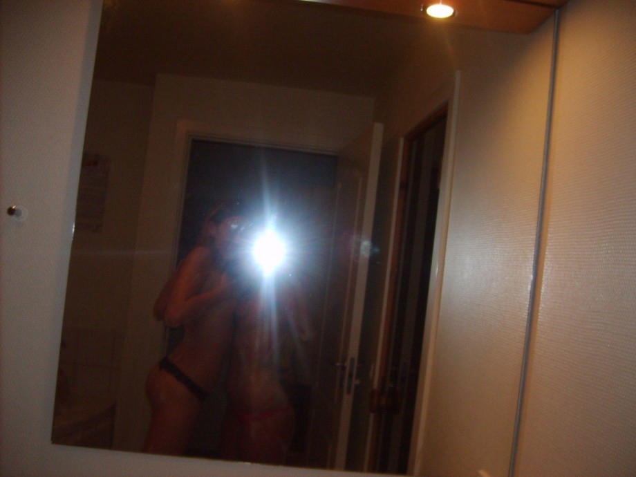 Naked girls in bathroom 9145318