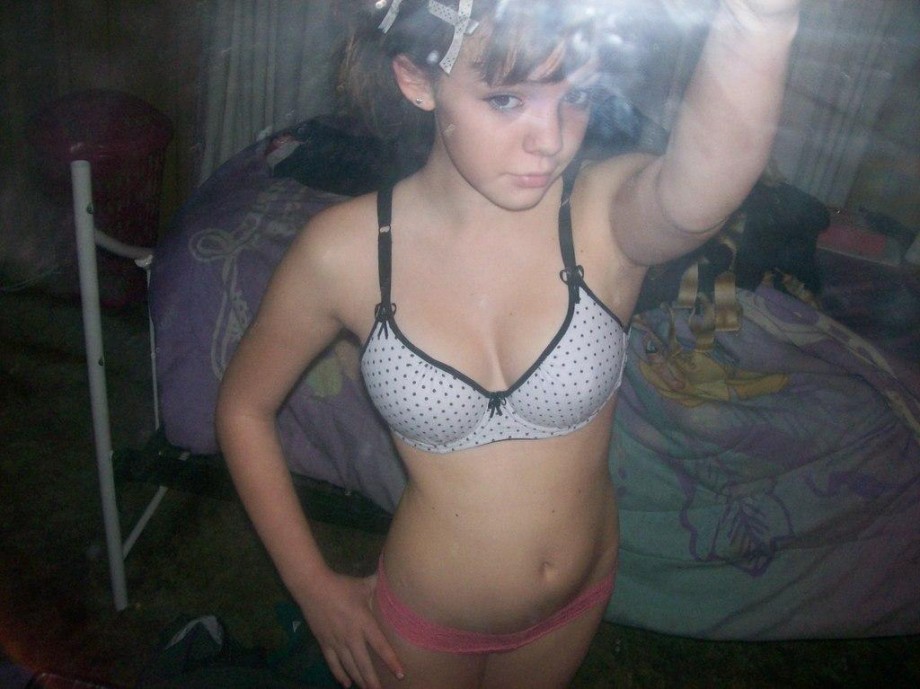 Amateur young girl from japan showing pussy 2310773