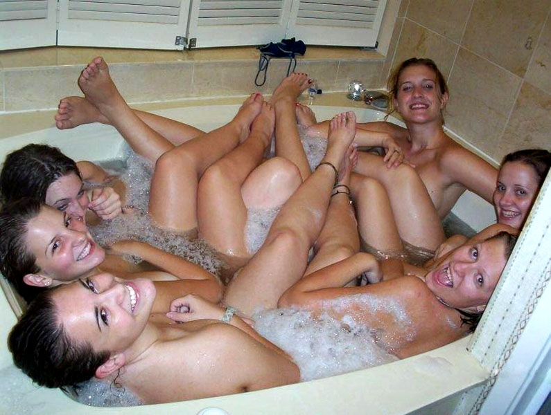 Group girls - shower and bath no.03