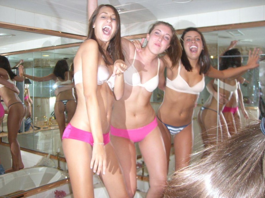 Groups of naked young girls set 6084037