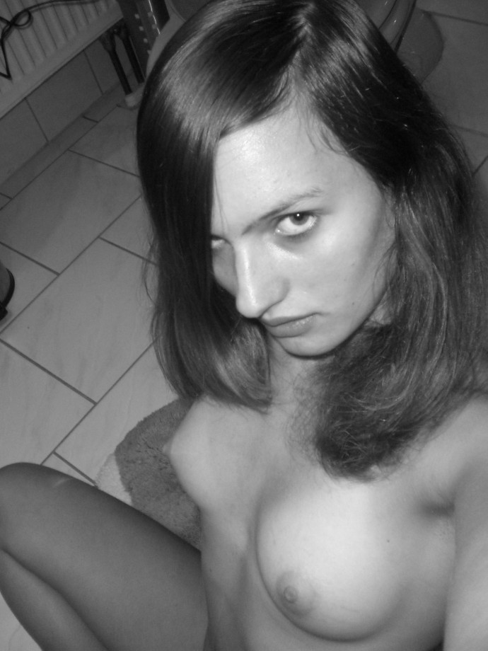 Black and white pictures of young girlfriend 9833449