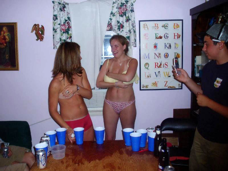 Young girls at party-  drunk teenagers - amateurs pics 17