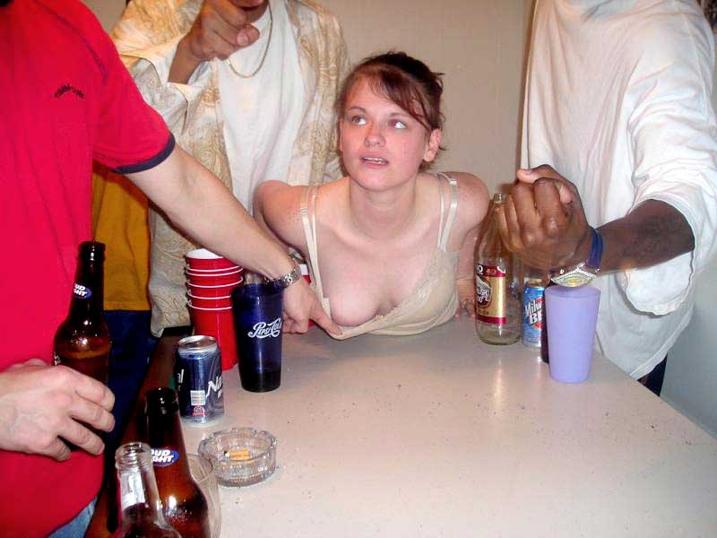 Young girls at party-  drunk teenagers - amateurs pics 17