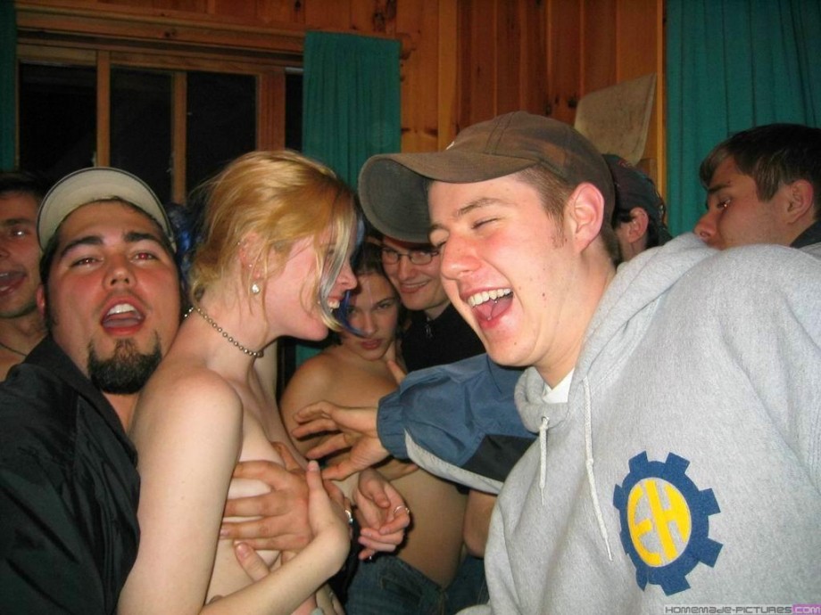 Young girls at party-  drunk teenagers - amateurs pics 17