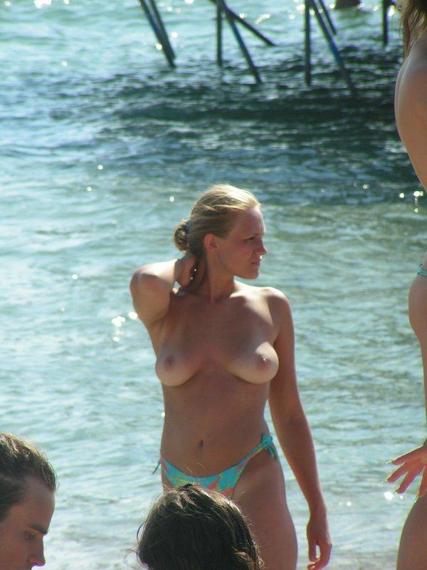 Beatifull girls on nudist beach-73362