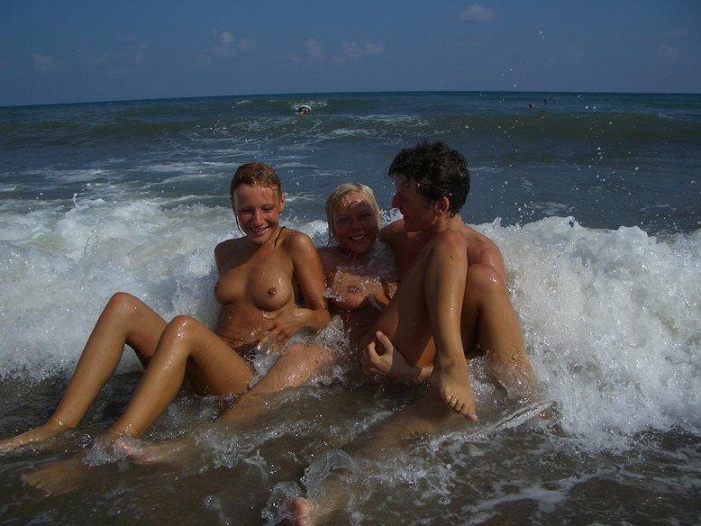 Beatifull girls on nudist beach-73362