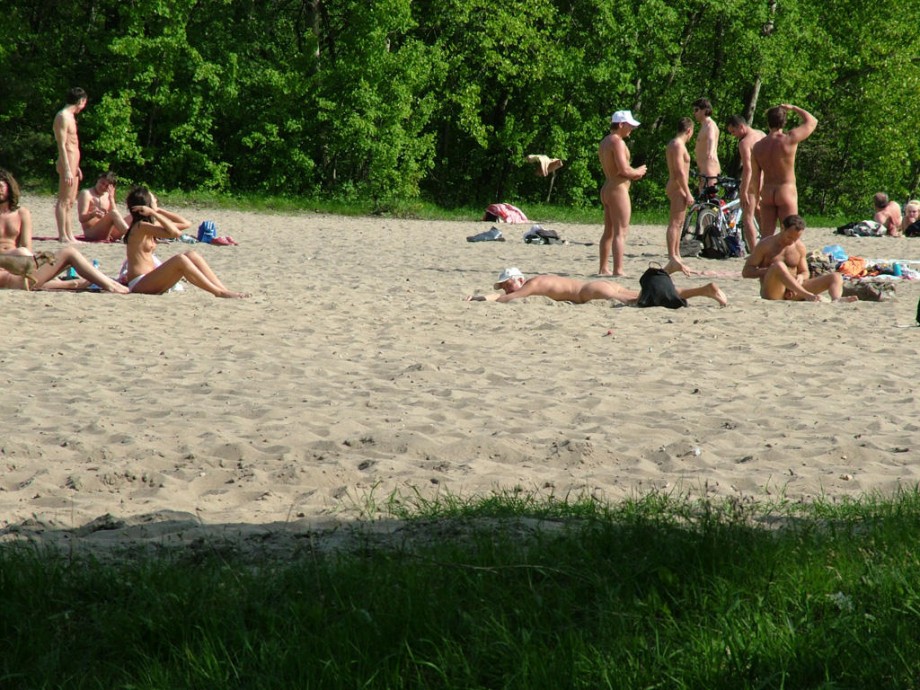 The naked beach 261 -68165