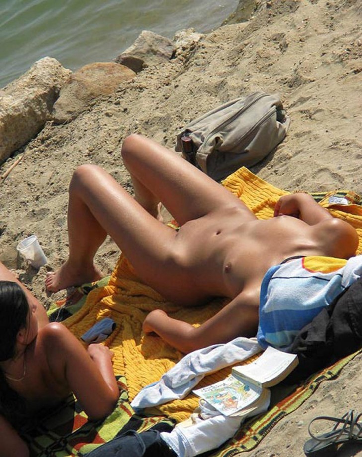 The naked beach 220 -14817