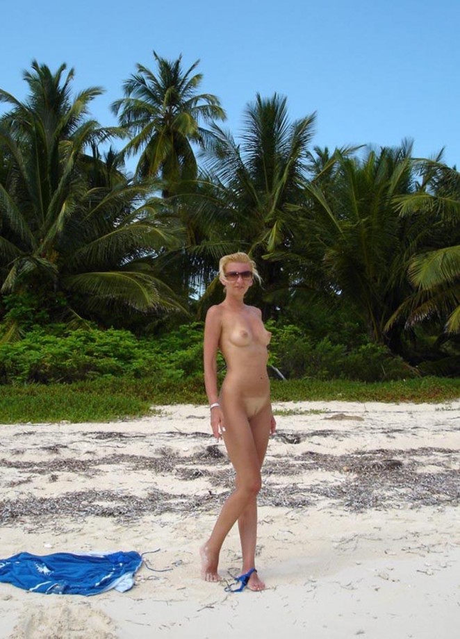The naked beach 217 -97121