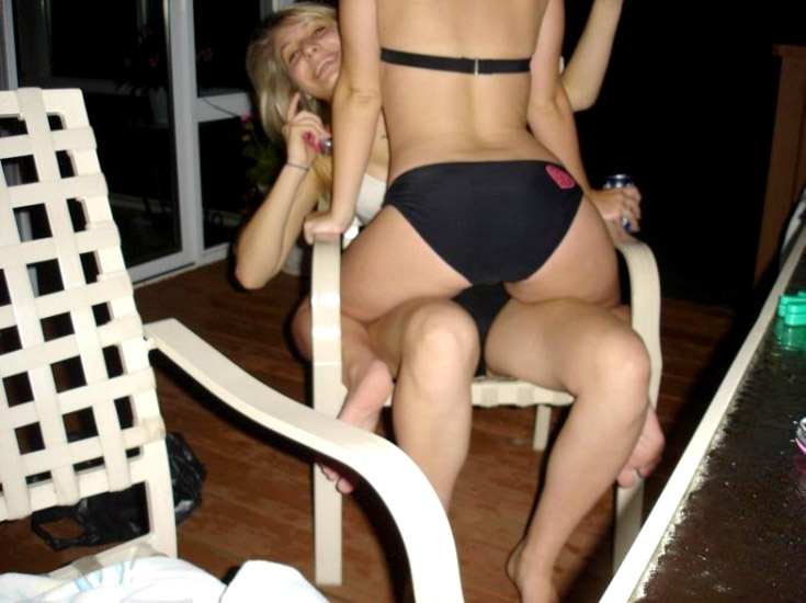Young girls at party-  drunk teenagers - amateurs pics 18