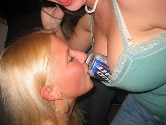 Young girls at party-  drunk teenagers - amateurs pics 18