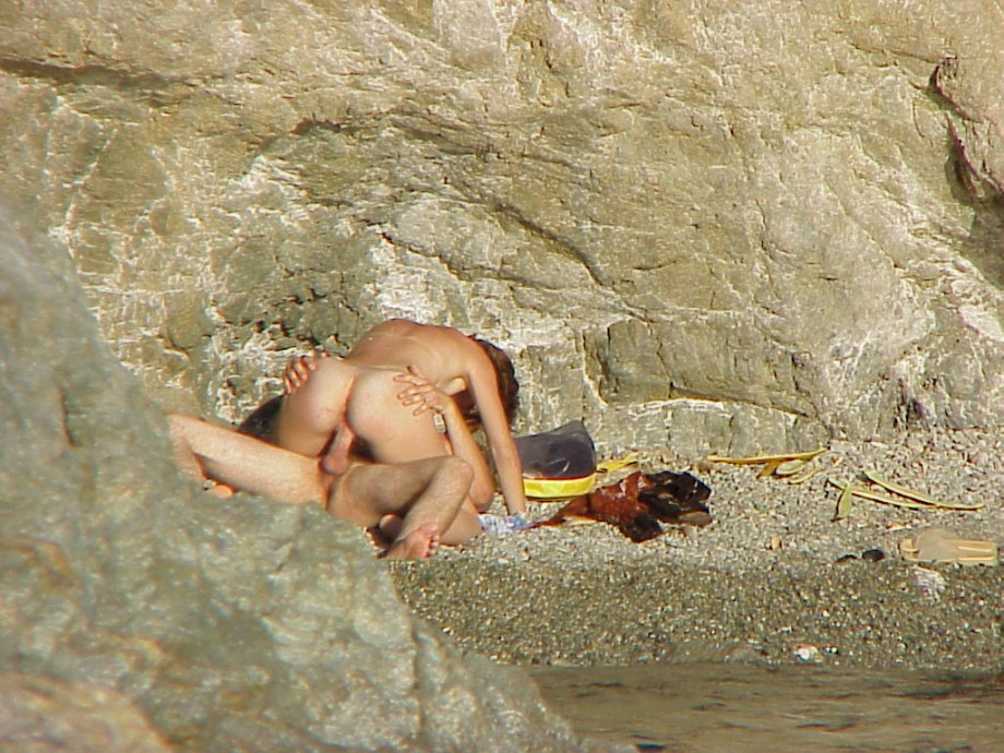 Fucking at nude beach - voyeur pics