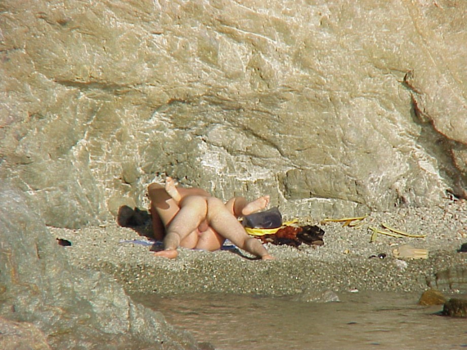 Fucking at nude beach - voyeur pics