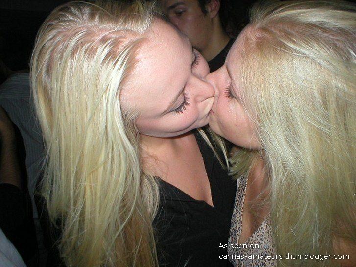 Kissing girlfriendss 01