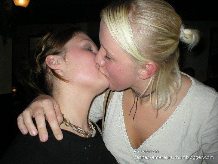 Kissing girlfriendss 01