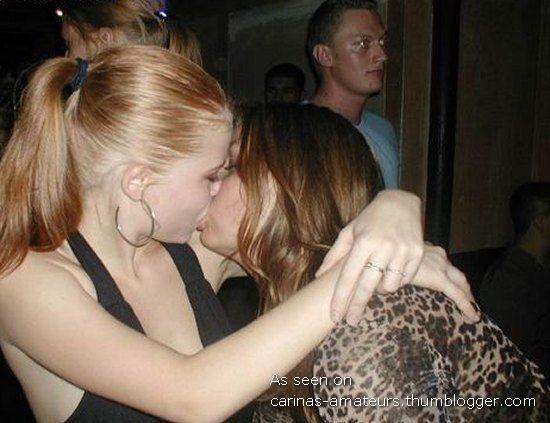 Kissing girlfriendss 01