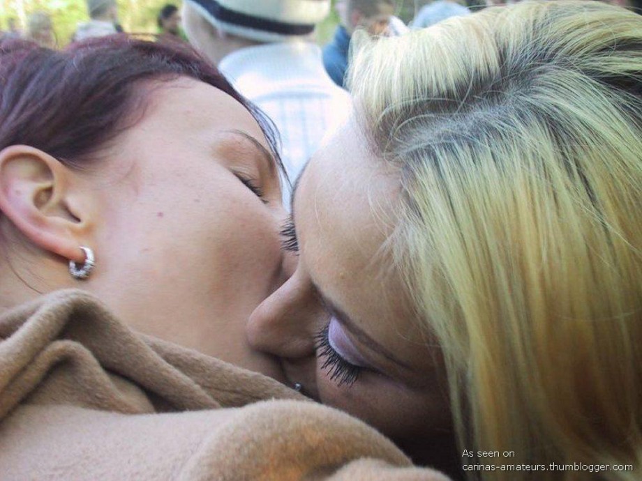 Kissing girlfriendss 01