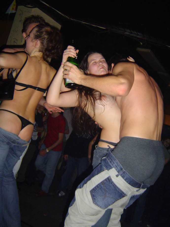 Naked partying / amateurs pics