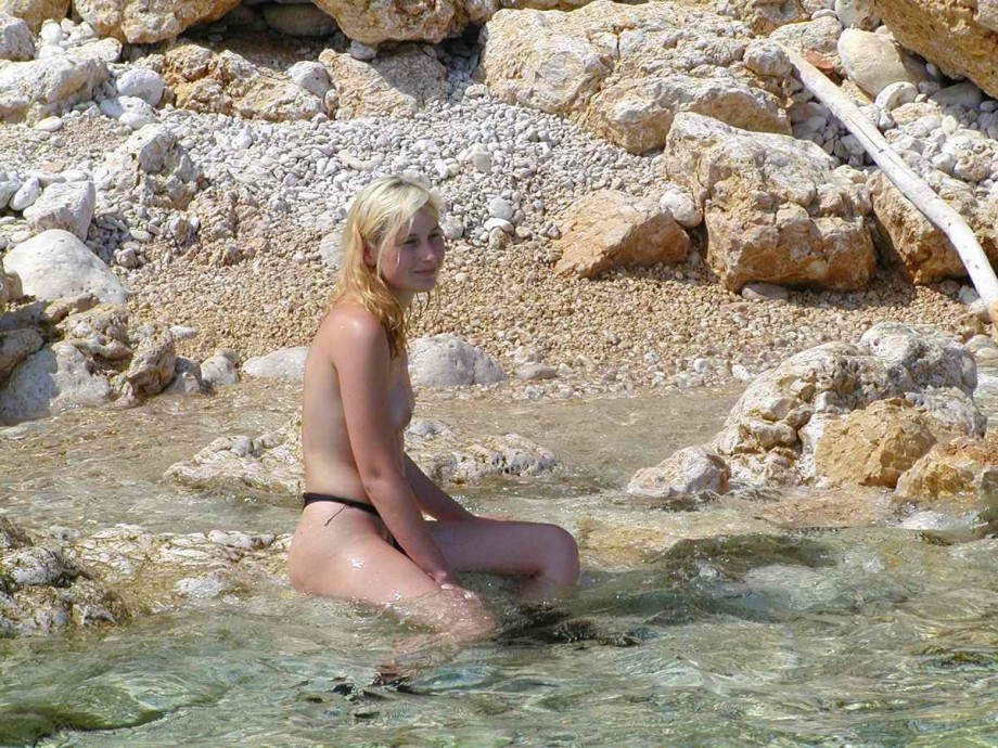 Blonde nude boattrip - holiday pics