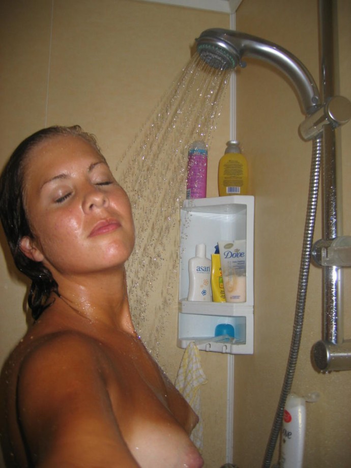 Young amateurs girl - shower and bath no.04